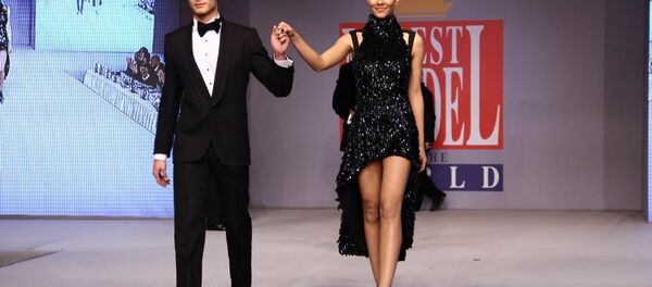 Ayşenur Özkan - Burak Çelik - Sputnik Türkiye