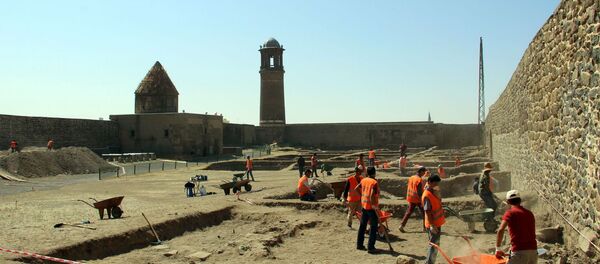 Tarihi Erzurum Kalesi'nde 150 yıllık patlamamış fünyeler bulundu Tarihi Erzurum Kalesi'nde 150 yıllık patlamamış fünyeler bulundu - Sputnik Türkiye
