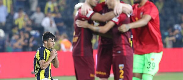 Sahasında Kayserispor'a kaybeden Fenerbahçe, 4 maçta 3. mağlubiyetini aldı Sahasında Kayserispor'a kaybeden Fenerbahçe, 4 maçta 3. mağlubiyetini aldı - Sputnik Türkiye