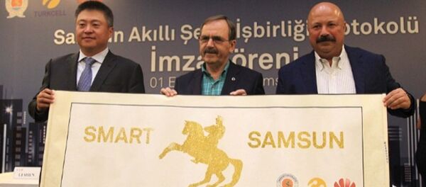 Huawei Türkiye Genel Müdürü Li Shen, Turkcell Genel Müdürü Kaan Terzioğlu ile Samsun Büyükşehir Belediye Başkanı Zihni Şahin, işbirliği protokolünü imzaladı. - Sputnik Türkiye