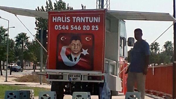 Ömer Halisdemir fotoğrafıyla satış yapan esnafın tezgahına el kondu: Milli duygularla yapmıştım - Sputnik Türkiye