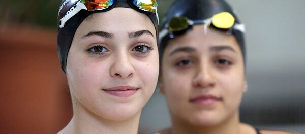 Yusra Mardini ile Sarah Mardini - Sputnik Türkiye