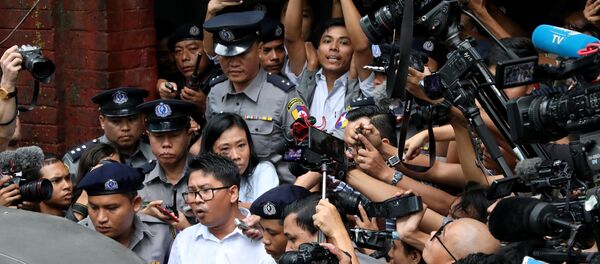 Myanmar'daki Reuters muhabirlerine yedişer yıl hapis Myanmar'daki Reuters muhabirlerine yedişer yıl hapis - Sputnik Türkiye