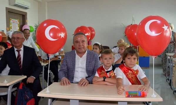 İlk ders zili Rus Okulu'nda çaldı - Sputnik Türkiye