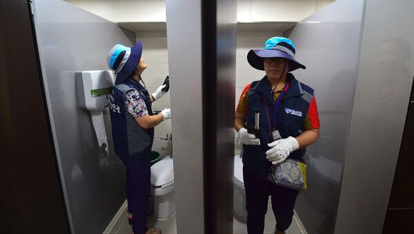 Güney Kore'nin başkenti Seul'deki umumi tuvaletlerde gizli kamera araması - Sputnik Türkiye