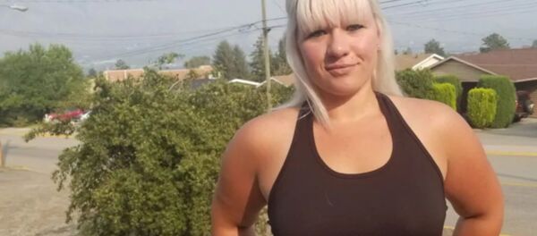 Sütyen takmadığı için işten kovulan kadın işyerine insan hakları davası açtı - Sputnik Türkiye