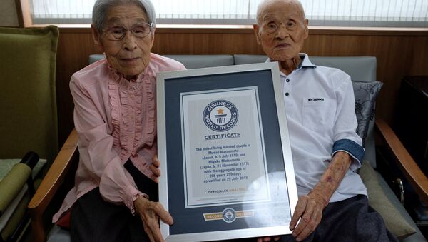 Japonya'da 80 yıldır evli olan çift Guinness'e hak kazandı: Sabrım sayesinde - Sputnik Türkiye