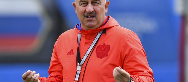 Rus milli takımından teknik direktör Çerçesov’a doğum gününde bıyıklı sürpriz - Sputnik Türkiye