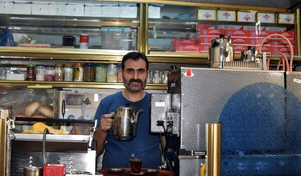 25 yıldır çay ocağı işletiyor ama hiç çay içmiyor - Sputnik Türkiye