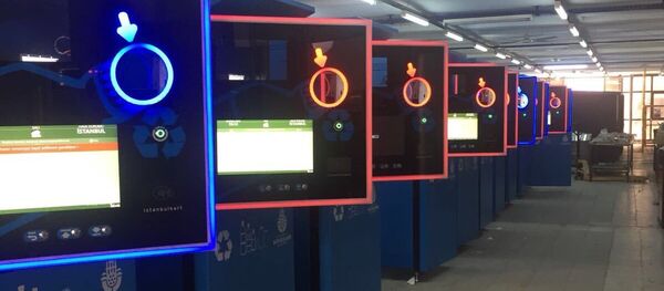 Pet şişe makinesi, İstanbulkart - Sputnik Türkiye