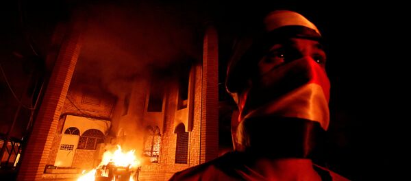 Irak'ın Basra kentindeki protestolarda İran Konsolosluğu ateşe verildi - Sputnik Türkiye