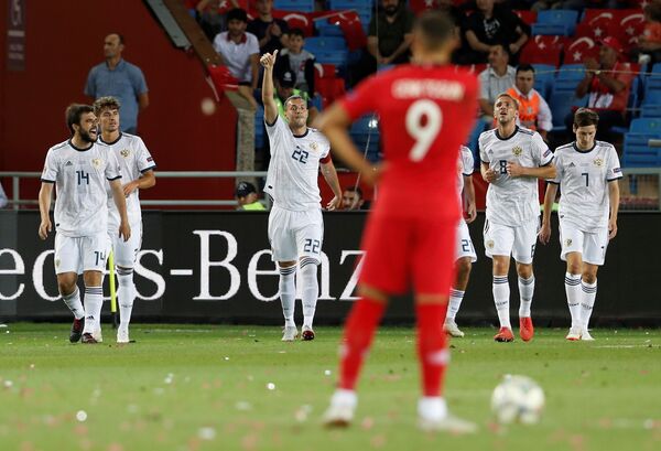 Rus Milli Futbol Takımı'nın oyuncusu Denis Çerişev ilk golü atan isim oldu - Sputnik Türkiye