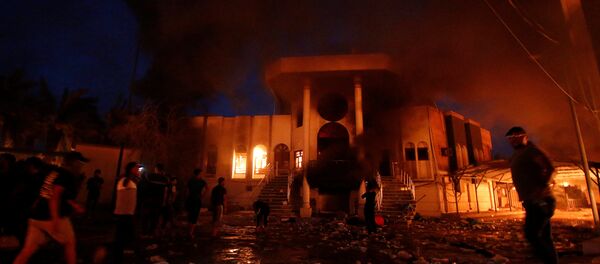 Irak'ın Basra kentindeki protestolarda İran Konsolosluğu ateşe verildi - Sputnik Türkiye
