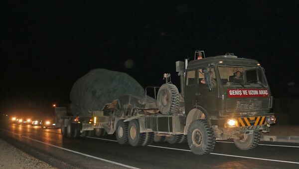 Suriye sınırındaki birliklere takviye olarak gönderilen askeri araçlar Hatay'a ulaştı. - Sputnik Türkiye