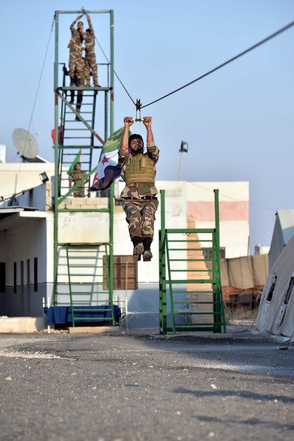 Türkiye'de eğitilen ÖSO militanları görüntülendi - Sputnik Türkiye