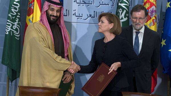 Suudi Arabistan Veliaht Prens iMuahmmed bin Selman- İspanya'nın eski Savunma Bakanı Maria Dolores Cospedal- Eski İspanya Başbakanı Mariano Rajoy - Sputnik Türkiye