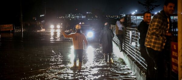 Balıkesir'in Bandırma ilçesinde sağanak hayatı olumsuz etkiledi. - Sputnik Türkiye