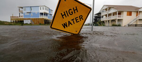 ABD'nin Kuzey Carolina eyaletindeki Oakland'da 'yüksek su' uyarısı, Florence kasırgasının neden olduğu sel sularına batmış durumda - Sputnik Türkiye