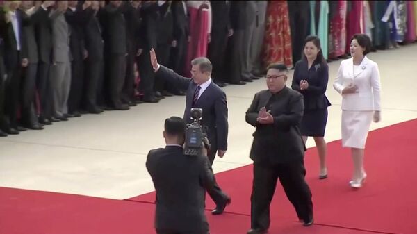 Güney Kore lideri Moon Jae-in, Kuzey Kore lideri Kim Jong-un ve first lady'ler Ri Sol-ju ile Kim Jong-sook - Sputnik Türkiye