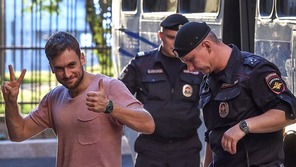 Verzilov, temmuzda Dünya Kupası finalindeki eylemi ve eylülde izinsiz protesto gösterilerine katılımı nedeniyle kısa süreli gözaltına alınmıştı. - Sputnik Türkiye