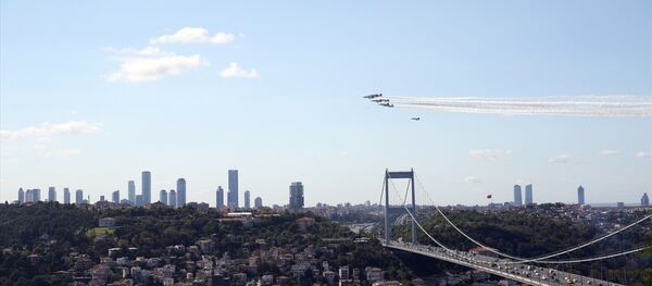 Türk Yıldızları'ndan Boğaz'da görsel şölen Türk Yıldızları'ndan Boğaz'da görsel şölen - Sputnik Türkiye