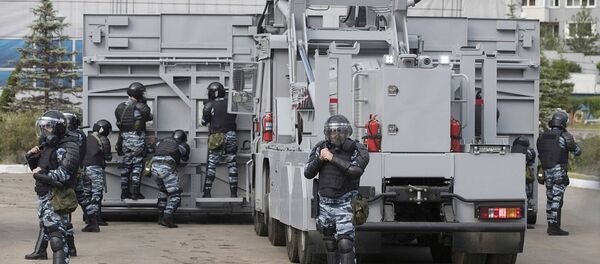 Kalaşnikov, kalabalıkların saldırısından koruyan ‘Stena’ araçlarını tanıttı - Sputnik Türkiye