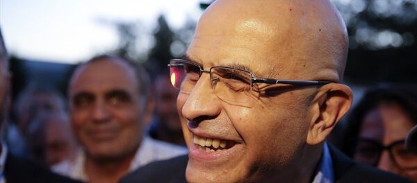 Enis Berberoğlu Enis Berberoğlu - Sputnik Türkiye