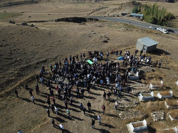 Sedanur Güzel'in cenazesi toprağa verildi - Sputnik Türkiye