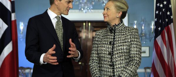 Libya harekatı döneminde Norveç ve ABD dışişleri bakanları Jonas Gahr Støre ve Hillary Clinton - Sputnik Türkiye