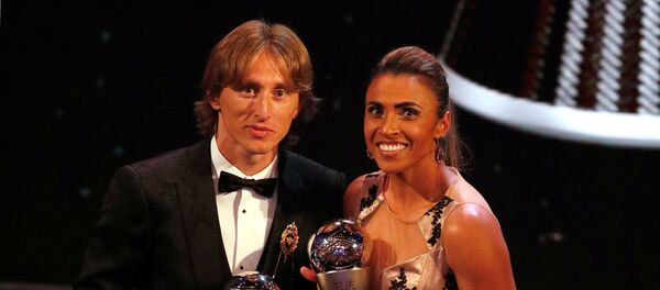 Futbolda yılın en iyileri seçildi: Erkeklerde Modric, kadınlarda Marta - Sputnik Türkiye