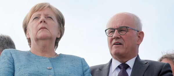 Almanya Başbakanı Angela Merkel- Eski Parlamento Grubu Başkanı Volker Kauder - Sputnik Türkiye