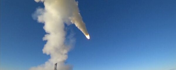 Rusya Savunma Bakanlığı, Kuzey Filosu'nun Kotelny Adası'nda düzenlediği tatbikatta, 'K-300P Bastion-P' kıyı mobil savunma sistemi için Oniks süpersonik füzeleri kullanıldı. Rusya, bunları Suriye savaşında da devreye sokmuştu. - Sputnik Türkiye