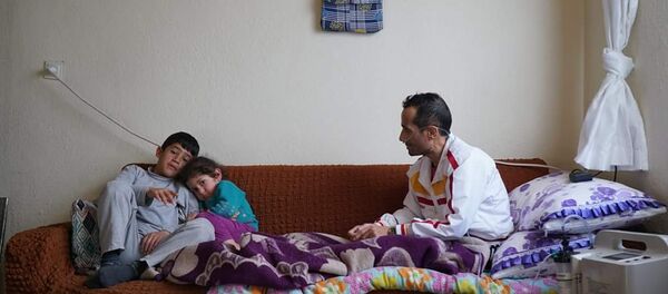 Kot taşlama işçisi Ramazan Aydar Kot taşlama işçisi Ramazan Aydar - Sputnik Türkiye