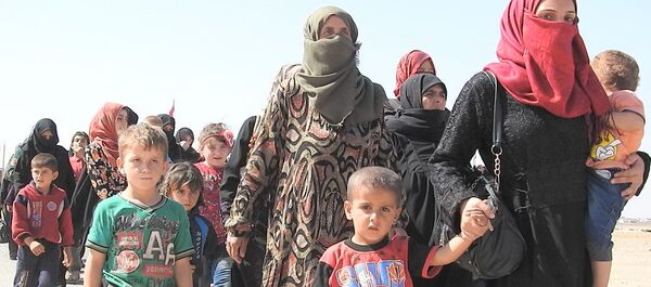 Siviller, İdlib'deki Abu Duhur insani koridorundan çıkıyor Siviller, İdlib'deki Abu Duhur insani koridorundan çıkıyor - Sputnik Türkiye