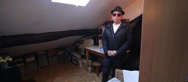 71 yaşındaki Parisli, 25 yıldır 1 metrekarelik dairede yaşıyor: Kaplumbağa gibi hissediyorum - Sputnik Türkiye