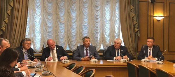 Rus Parlamentosu'nun alt kanadı Duma Rusya ve Türkiye konulu yuvarlak masası - Sputnik Türkiye