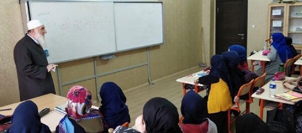 MEB’den ‘sarıklı cübbeli ders’ haberine ilişkin açıklama - Sputnik Türkiye