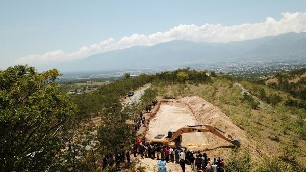 Palu'da deprem ve tsunami kurbanları için hazırlanan 1300 kişilik toplu mezar - Sputnik Türkiye