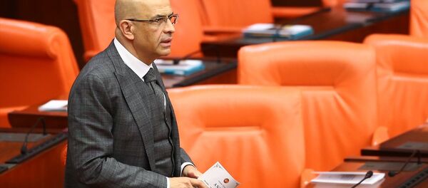 CHP İstanbul Milletvekili Enis Berberoğlu, Genel Kurul'a gelerek yemin etti.  - Sputnik Türkiye