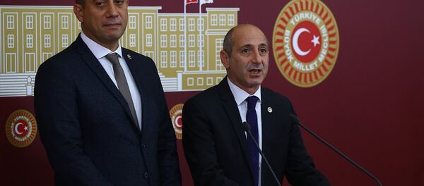 Ali Öztunç (sağda) - Ali Mahir Başarır - Sputnik Türkiye