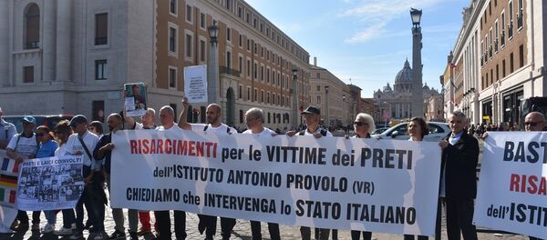 Vatikan'da çocuk istismarı protestosu Vatikan'da çocuk istismarı protestosu - Sputnik Türkiye