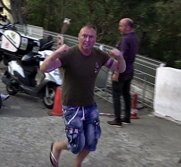 Çaldığı pırlantayı yutan İrlandalı turist İan Camppel - Sputnik Türkiye