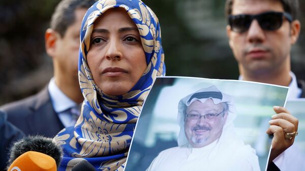 Suudi Arabistan'ın İstanbul Başkonsolosluğu önünde Cemal Kaşıkçı için gösteri düzenleyenler arasında Nobel Barış Ödüllü Yemenli aktivist Tevekkül Kerman da vardı. - Sputnik Türkiye