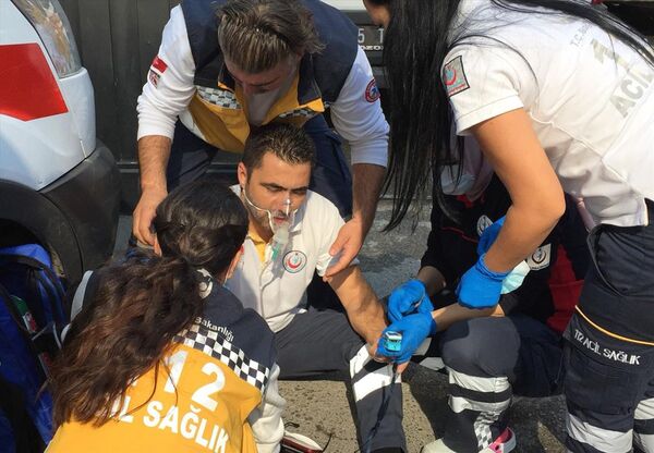 Müdahale için gelen bazı sağlık ekipleri de baygınlık geçirdi. - Sputnik Türkiye