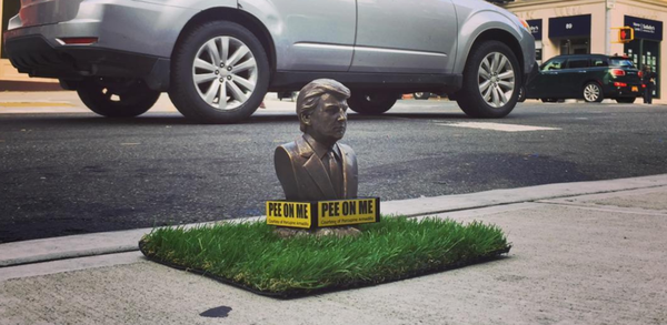 New York'ta köpeklerin işeyebilmesi mini Trump heykeli açıldı New York'ta köpeklerin işeyebilmesi mini Trump heykeli açıldı - Sputnik Türkiye