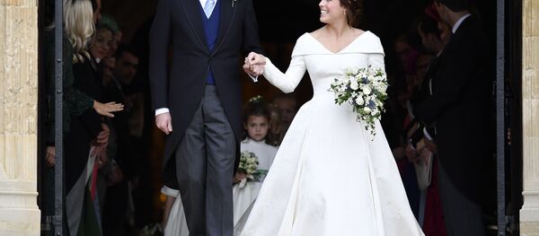 Britain's Princess Eugenie and Jack Brooksbank leave St George's Chapel after their wedding at Windsor Castle, near London, England, Friday Oct. 12, 2018. - Sputnik Türkiye