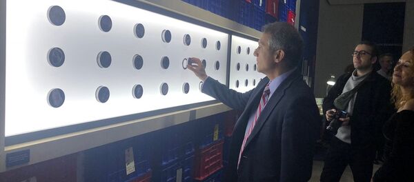 Türkiye'nin Londra Büyükelçisi Ümit Yalçın Bir Kazı Hikayesi: Çatalhöyük sergisini gezdi - Sputnik Türkiye