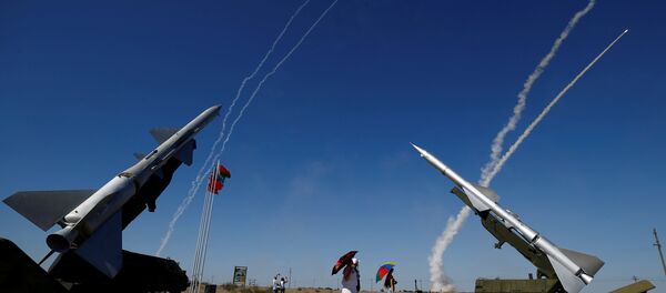 2017 Uluslararası Ordu Oyunları kapsamında Göğün Anahtarları yarışmasında S-300'lerden füze ateşleme gösterisi - Sputnik Türkiye