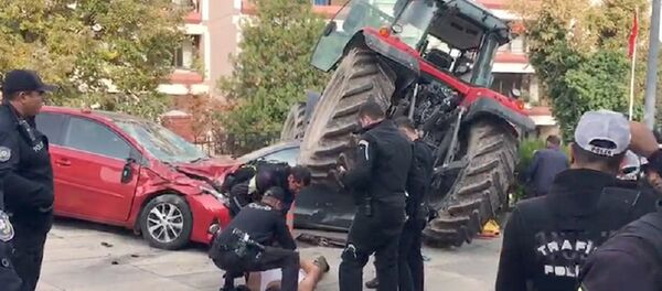 TBMM önünde durmayan traktöre ateş açıldı - Sputnik Türkiye