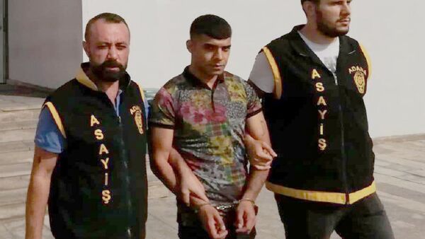 Adana'da cezaevi firarisi, kendisi için ölüm ilanı yayınlatıp cenaze töreni düzenletti - Sputnik Türkiye